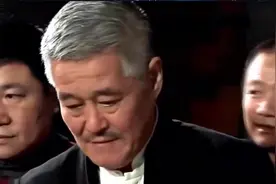 赵本山字迹上拍卖会，从高价200万一直降到500元，无人问津视频封面