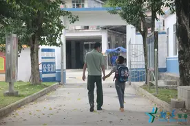 “警察爸爸”的承诺：不会缺席“儿子”的家长会图片