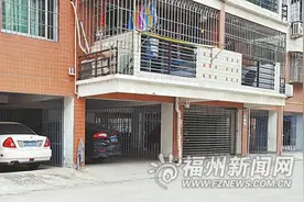 福州金建小区居民私分架空层 物业公司劝阻无果图片