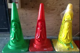 文本直送科技新闻: 有地藏王菩萨的彩色交通锥图片