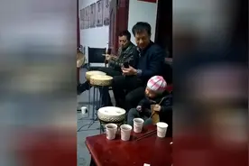 打干鼓（司鼓）的小朋友，了不得！图片