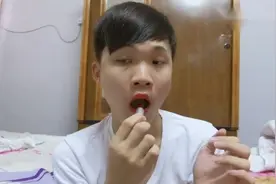 达人教你怎样的涂口红吃东西 看完我直接给跪了