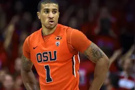 比尔-沃顿大赞加里-佩顿之子图片