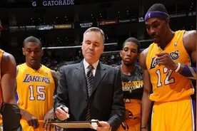 曝火箭与丹东尼签4年合同 霍华德恐将离开火箭图片