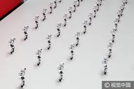 太炫了！西安小朋友街舞PK机器人跳舞引围观图片