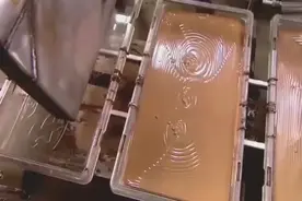 你知道巧克力是怎么生产的吗？我怎么也想不到刚开始竟然是液体！