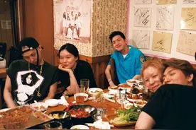 权志龙出游都在秀项链！所以Symbol系珠宝你们要准备好了么？图片