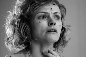 4分钟看完《黑镜-金属头》地球被机械狗占领，人类在末日挣扎求存视频封面