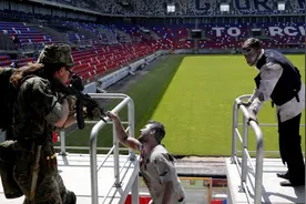 波兰举行“僵尸脱逃”活动图片