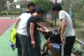 一个初中生上学要带一书包零食和1000元钱？原因是...图片