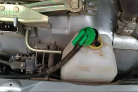 汽车水箱结垢了，可以用醋清洗吗？图片