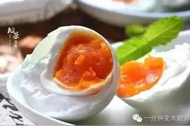 教你做饭，家庭版自制流油咸鸭蛋，超级简单图片