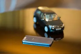 只有卡西欧的自拍神器能翻转？这手机不服，翻转摄像头想拍就拍图片