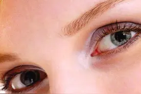 8点左眼皮跳竟然有好事发生，看看不同时辰眼皮跳有什么预测图片