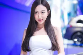 邻家小妹，初为车模，清新靓丽图片