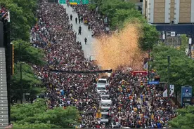 50万人聚集一起庆祝骑士夺冠游行 这盛世如你所愿！图片