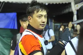 极限挑战大哥们骑车照，感觉黄磊比孙红雷帅多了图片