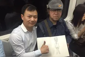 画家周洪海现身十号线速写图片