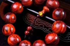 虽说女人戴文玩很正常，但是可不能这样来戴！图片