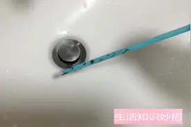 洗手盆下水道总是有很多垃圾怎么办，一根吸管一秒轻松清洁！视频封面