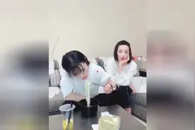 葵花点穴手，谁动谁是狗，这两姐妹一个比一个幼稚