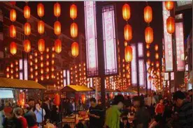 夜市摊位一平卖两万远超一般房价图片