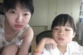 小S女儿照相要嘟嘴，网友评：新晋网红和失业妇女的日常图片