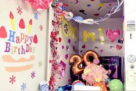 可爱又感动，日本女高中生的储物柜惊喜图片