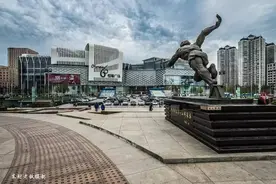 东财走出的亚洲小姐--房星彤图片