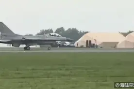 汽车与飞机比拼速度，太刺激了！视频封面