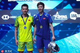 突破林李统治！石宇奇2-1胜林丹首夺全英公开赛男单冠军图片