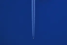 天降异物！湖北恩施芭蕉乡凌晨2声巨响 军方回应：卫星整流罩坠落图片