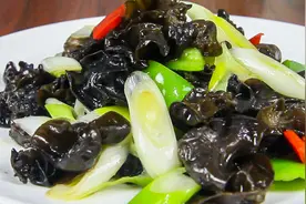厨师长教你葱爆黑木耳的做法，掌握这一诀窍，味道能媲美大厨