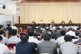 区委召开领导干部大会宣布盐城市委决定 王荣同志任中共盐城市大丰区委书记 戴元湖倪峰王荣讲话 宋勇出席图片