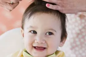 宝宝第一次理发在什么时候图片