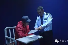长春交警巡逻中抓获一名网络逃犯图片