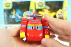 帮帮龙探险队恐龙变形汽车玩具，看他们如何快速变形