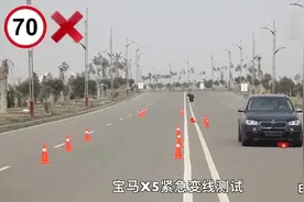 奔驰GLE 宝马X5 奥迪Q7麋鹿测试，这个级别奥迪的四驱有优势吗？视频封面