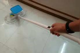 牛人自制了个自动地板清洗机，太实用了，懒人表示很满意视频封面