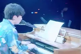 赵雷在30岁的时候为自己写的《无法长大》，弹着钢琴的雷子超帅！视频封面