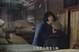 女知青一个人守粮仓，支书终于批准了她回城视频封面