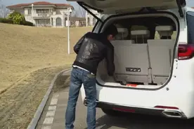 传祺GM8的拉绳式放倒座椅还是非常方便，点赞一下它！