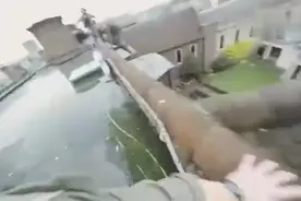 第一视角逃离丧尸的包围，吓得我腿都软了！图片