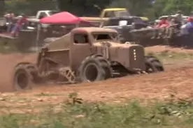 老解放卡车改装成越野车后，不得不说牛，看着都怕！