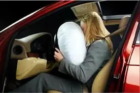 去保养的时候记得让师傅检查安全气囊，多一分小心，少一份危险！图片