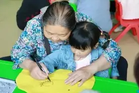 爸爸妈妈，你们再不陪我，我就长大了！图片