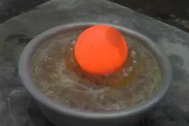 用液氮冰冻过的蜂蜜长什么样子？视频封面