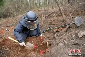 中越边境雷场“终结者”：在生死一线履险蹈难的日与夜图片
