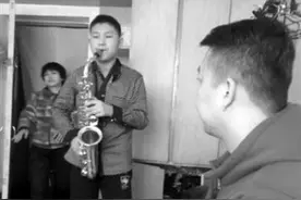 萨克斯天才少年蕴藏“隐性关爱” 背后有辛酸成长史图片