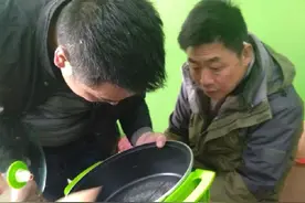 新锅锅底现白色“霉斑”？图片